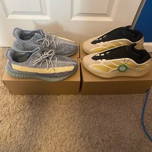 2 pair of yeezy's for 350$
